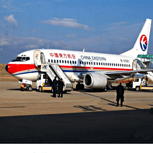 青岛胶东机场空运航空快运业稳步发展的原因是什么？